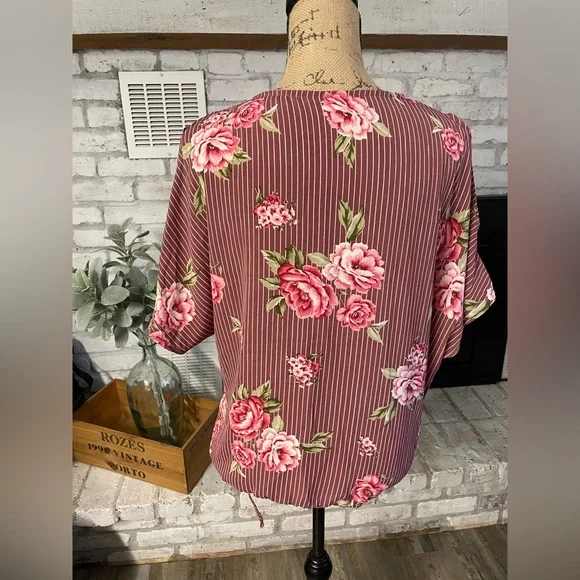 Emerald Rose Print Top - Picture 2 of 10